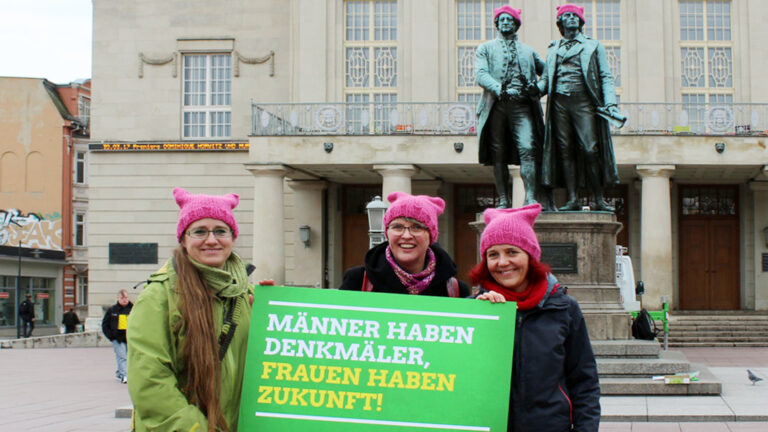 Mit pinken Mützen für Frauenrechte