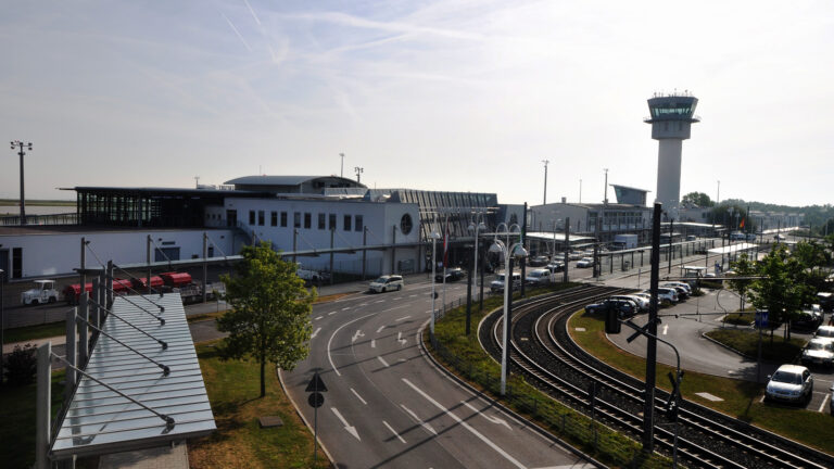 Reparaturbonus statt Flughafen – Wirtschaftsministerin auf Irrwegen